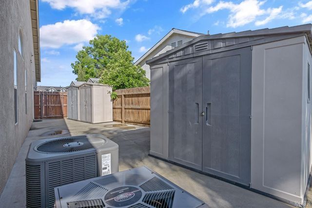 1007 W Saffron Street, Hanford, CA 93230