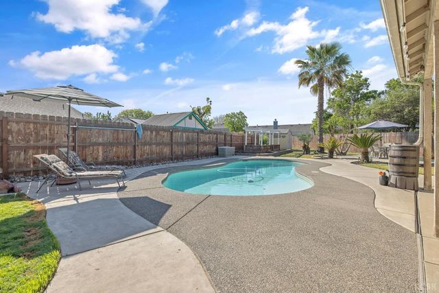 1007 W Saffron Street, Hanford, CA 93230