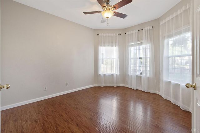 1007 W Saffron Street, Hanford, CA 93230