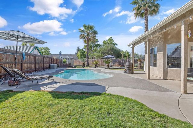 1007 W Saffron Street, Hanford, CA 93230