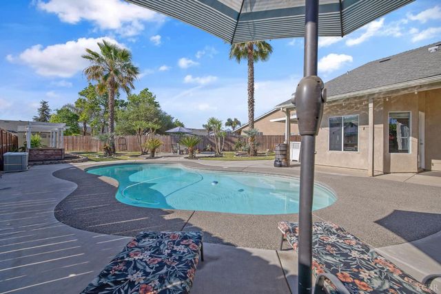 1007 W Saffron Street, Hanford, CA 93230