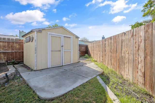 1007 W Saffron Street, Hanford, CA 93230