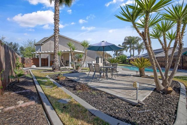 1007 W Saffron Street, Hanford, CA 93230