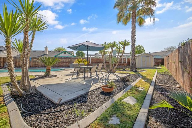 1007 W Saffron Street, Hanford, CA 93230