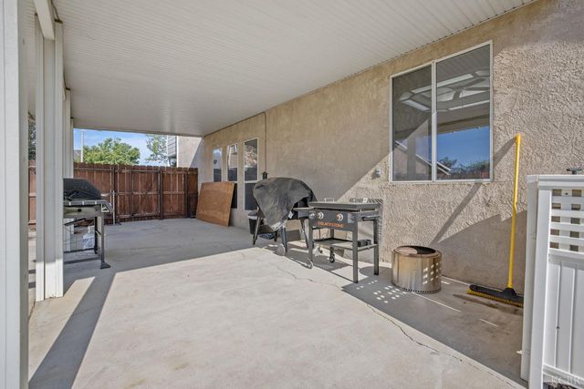 1007 W Saffron Street, Hanford, CA 93230