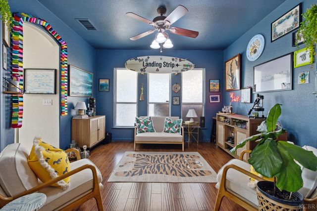 1007 W Saffron Street, Hanford, CA 93230