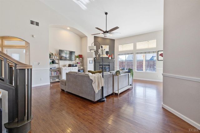 1007 W Saffron Street, Hanford, CA 93230