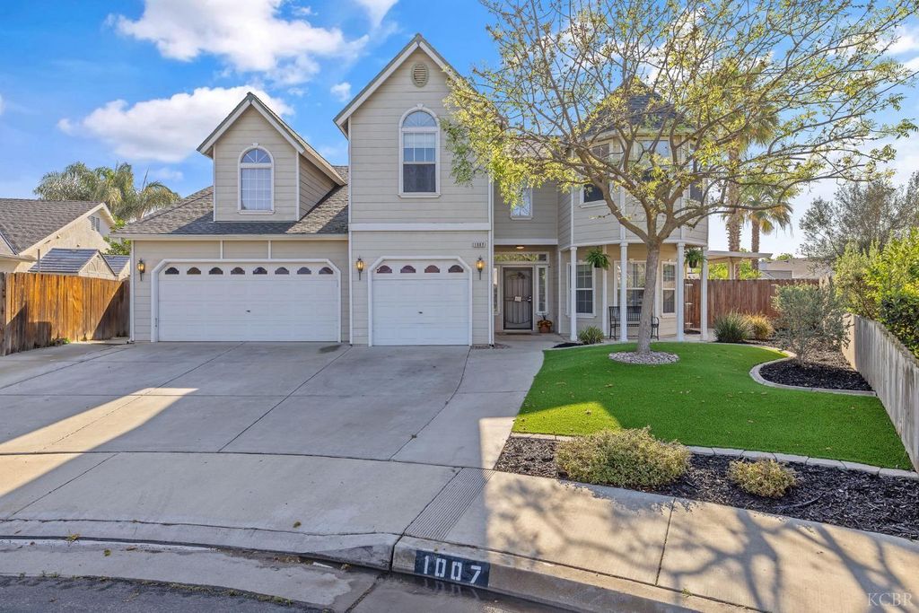 1007 W Saffron Street, Hanford, CA 93230
