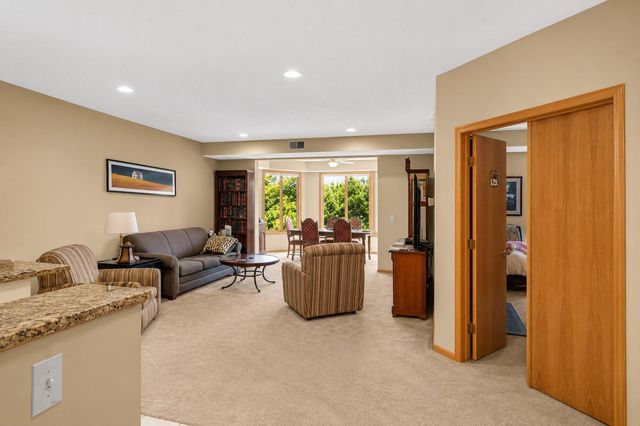 5985 Rowland Road 302, Minnetonka, MN 55343
