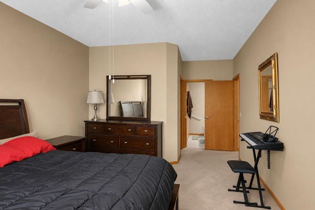 5985 Rowland Road 302, Minnetonka, MN 55343
