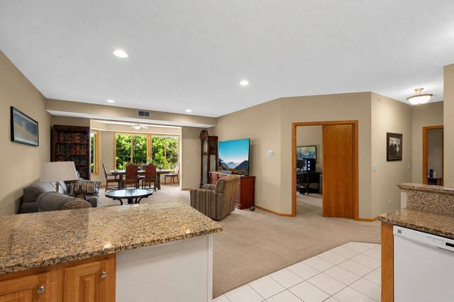 5985 Rowland Road 302, Minnetonka, MN 55343