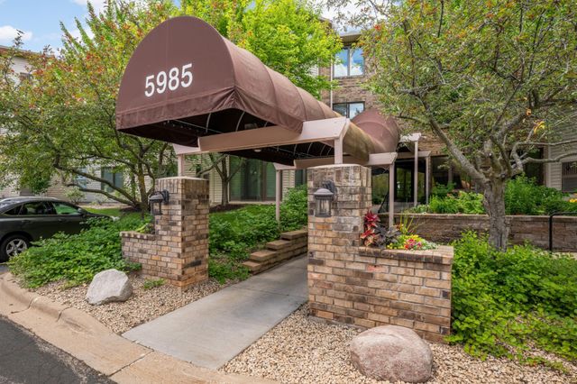 5985 Rowland Road 302, Minnetonka, MN 55343