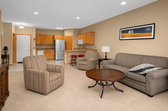 5985 Rowland Road 302, Minnetonka, MN 55343