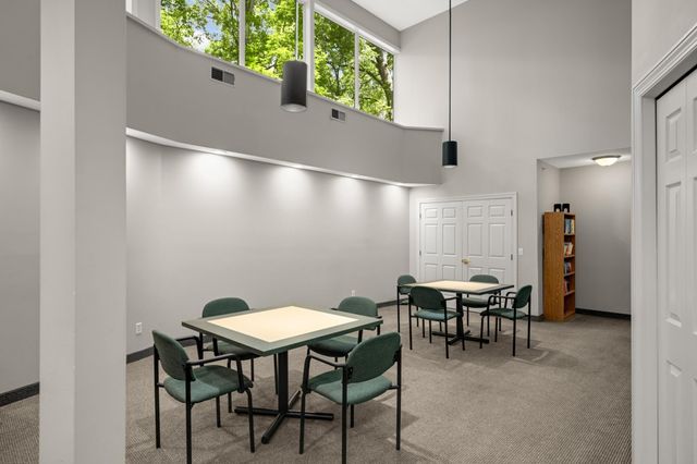 5985 Rowland Road 302, Minnetonka, MN 55343