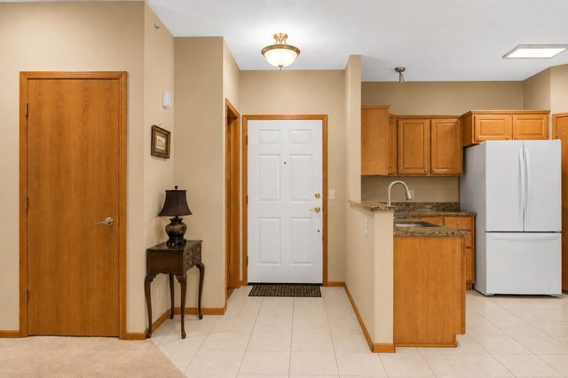 5985 Rowland Road 302, Minnetonka, MN 55343