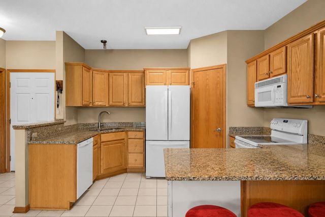 5985 Rowland Road 302, Minnetonka, MN 55343