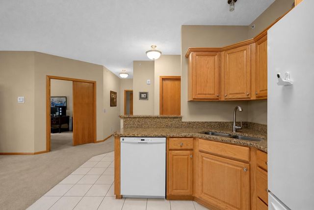 5985 Rowland Road 302, Minnetonka, MN 55343