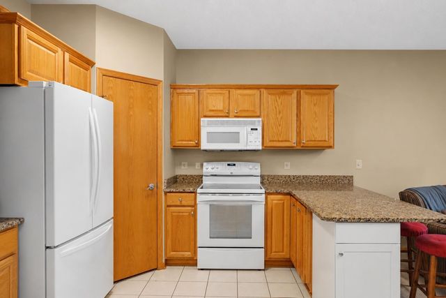 5985 Rowland Road 302, Minnetonka, MN 55343