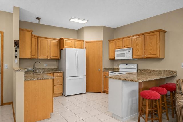 5985 Rowland Road 302, Minnetonka, MN 55343