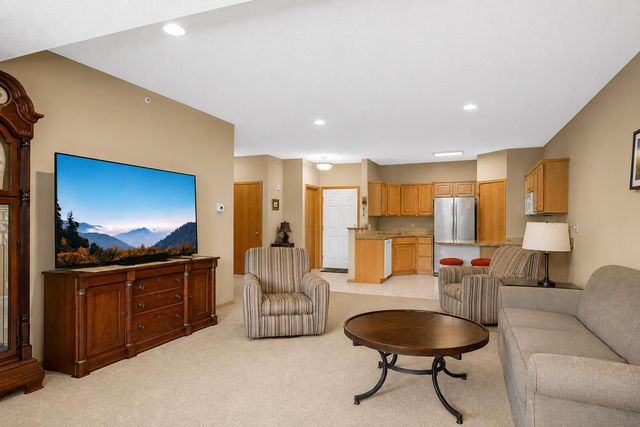 5985 Rowland Road 302, Minnetonka, MN 55343