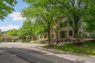 5985 Rowland Road 302, Minnetonka, MN 55343