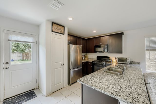 2305 Mobile Drive, Ennis, TX 75119