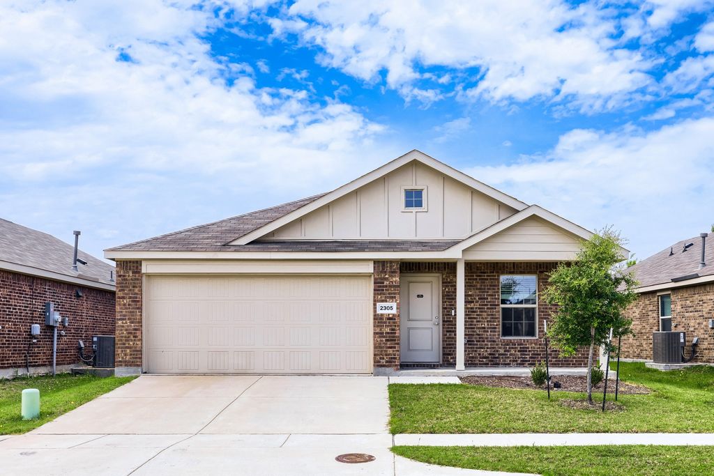 2305 Mobile Drive, Ennis, TX 75119