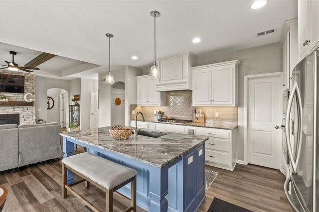 20804 W 189th Street, Spring Hill, KS 66083