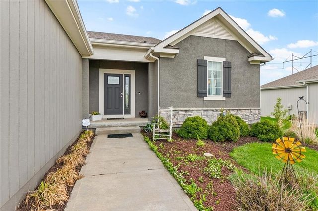 20804 W 189th Street, Spring Hill, KS 66083