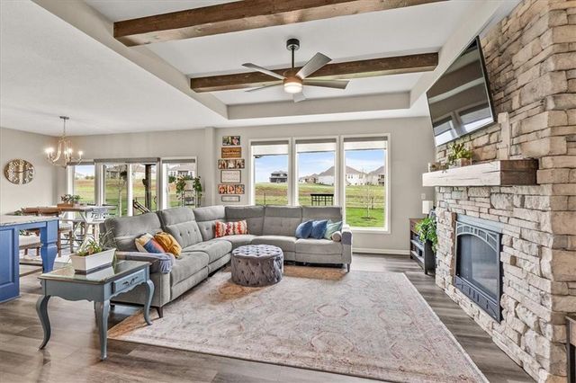 20804 W 189th Street, Spring Hill, KS 66083