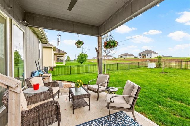 20804 W 189th Street, Spring Hill, KS 66083