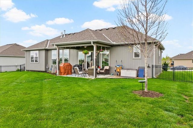 20804 W 189th Street, Spring Hill, KS 66083