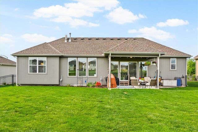 20804 W 189th Street, Spring Hill, KS 66083