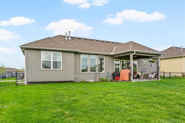 20804 W 189th Street, Spring Hill, KS 66083