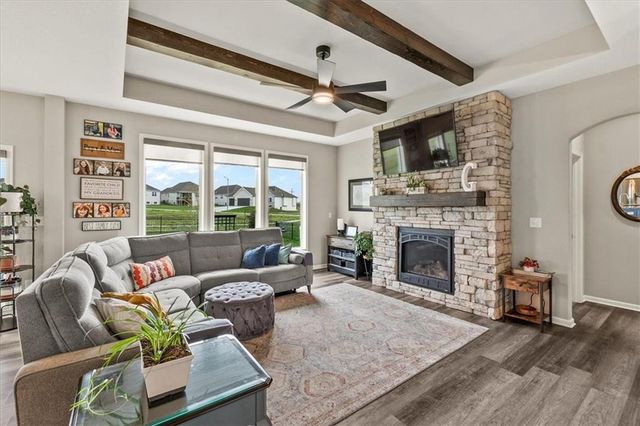 20804 W 189th Street, Spring Hill, KS 66083