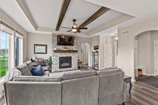 20804 W 189th Street, Spring Hill, KS 66083