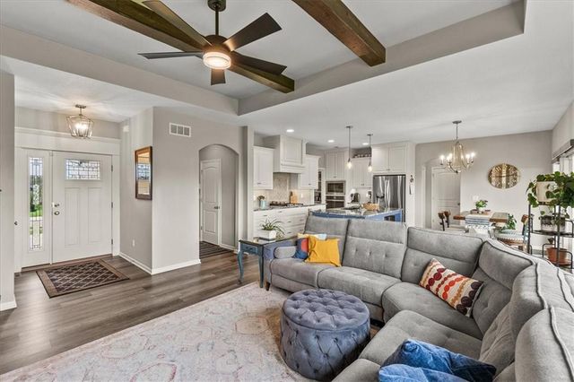 20804 W 189th Street, Spring Hill, KS 66083