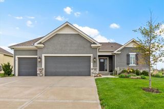 20804 W 189th Street, Spring Hill, KS 66083