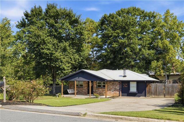 211 Brooke Drive, Alpharetta, GA 30009