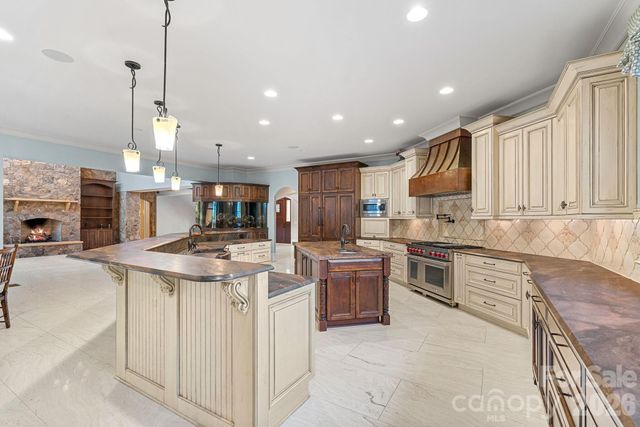 4901 Carmel Park Drive, Charlotte, NC 28226