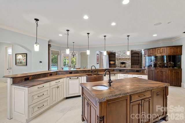 4901 Carmel Park Drive, Charlotte, NC 28226