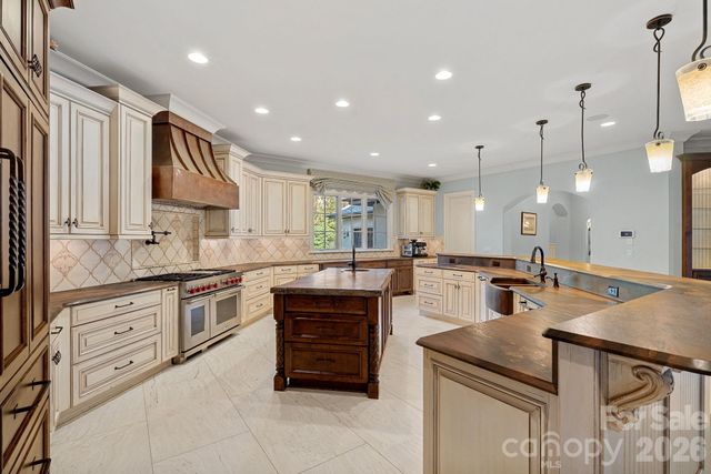 4901 Carmel Park Drive, Charlotte, NC 28226