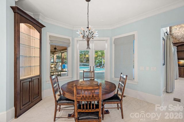 4901 Carmel Park Drive, Charlotte, NC 28226