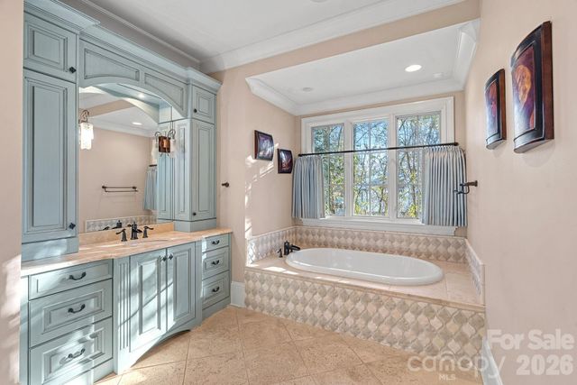 4901 Carmel Park Drive, Charlotte, NC 28226