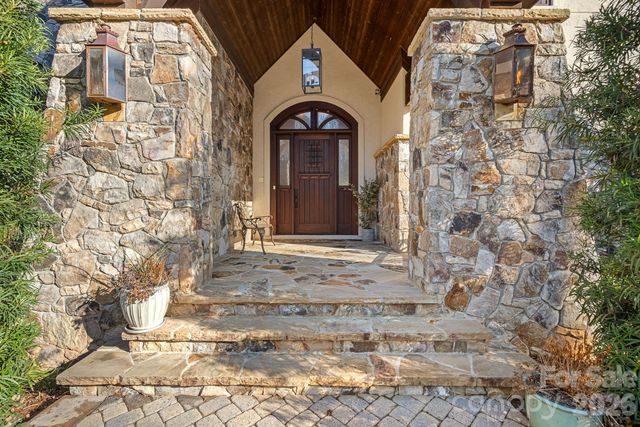 4901 Carmel Park Drive, Charlotte, NC 28226