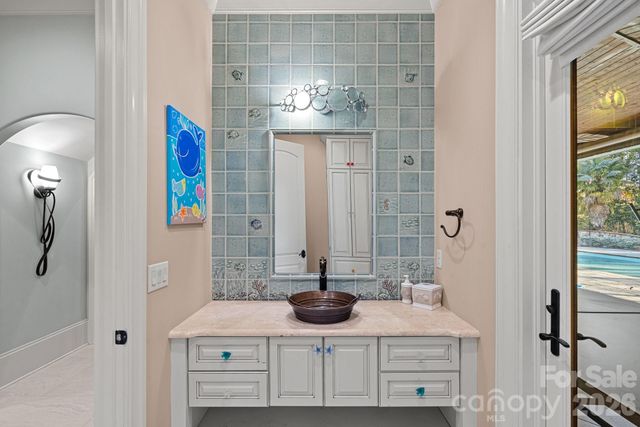 4901 Carmel Park Drive, Charlotte, NC 28226