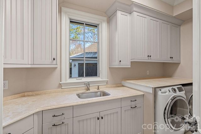 4901 Carmel Park Drive, Charlotte, NC 28226