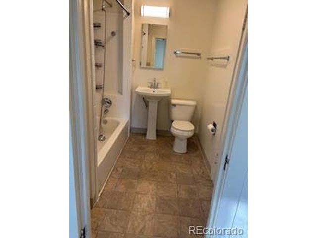 3024 S Delaware St, Englewood, CO 80110