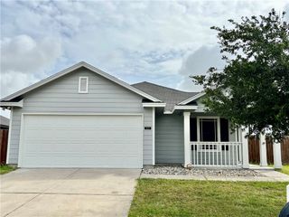 7490 Star Harbor Dr, Corpus Christi, TX 78414