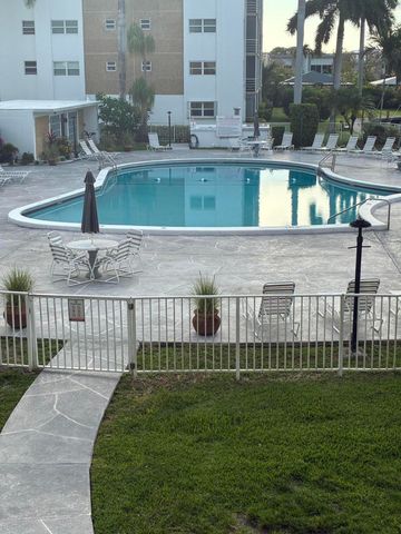 3020 NE 16th Avenue 102, Oakland Park, FL 33334